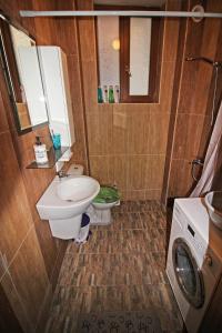 A bathroom at Top Center Relax, NDK & Vitosha str, FREE Secured parking