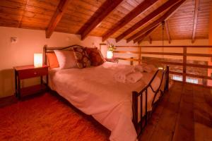 Llit o llits en una habitació de Katsarou Apartments