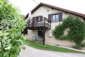 a house with a balcony and a bike parked next to it at Gîte de grettery in Saulxures-sur-Moselotte