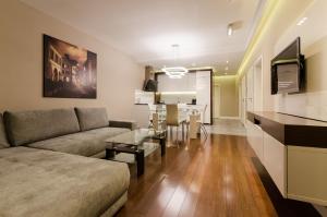 Telewizja i/lub zestaw kina domowego w obiekcie Old Town Luxury Apartment