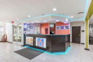 a lobby with a bar in the middle of a building at Motel 6-Gastonia Charlotte I-85 in Gastonia