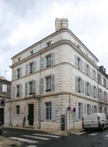 Gallery image of Eco-Lodge City - Appart'Hôtel - VILLA CÔTÉ PLATEAU - Hyper Centre - 3 Étoiles Certifiées- in Angoulême