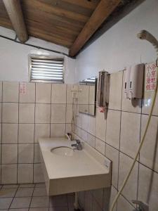 Phòng tắm tại Chin -Be Village Cafe & Homestay