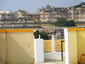 a view of the city of jaipur from the roof of a building at Mohan Villa Guest House in Udaipur