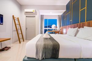 Postel nebo postele na pokoji v ubytování Hug Nimman Hotel