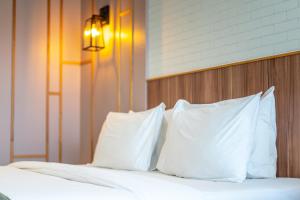 Postel nebo postele na pokoji v ubytování Hug Nimman Hotel
