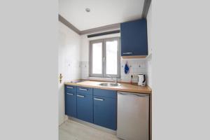 Η κουζίνα ή μικρή κουζίνα στο Wohnung Adebar im Haus Seeadler +4 φωτογραφίες