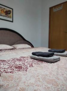 Un pat sau paturi într-o cameră la Nice and cosy house 2
