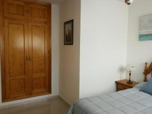 Postel nebo postele na pokoji v ubytování Atico en Biescas con Piscina, Tenis y Barbacoa + 35 fotografií