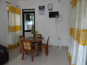 TV a/nebo společenská místnost v ubytování Kumudu Holiday Home