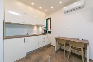 Kuchyňa alebo kuchynka v ubytovaní Apartment Roso
