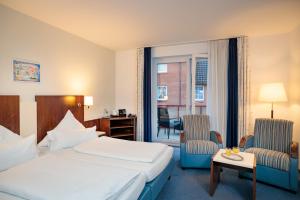 Ein Bett oder Betten in einem Zimmer der Unterkunft Hotel Seeschwalbe