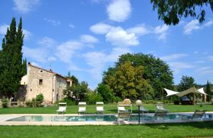 Bazén v ubytování Relais Ciavatta Country Hotel nebo v jeho okolí