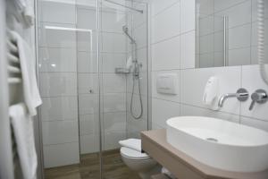 Um banheiro em Hotel-Skischule Krallinger