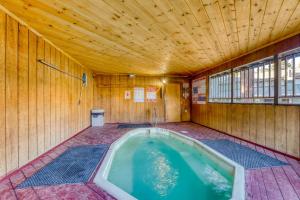 a hot tub in a room with a wooden ceiling at Chamonix 85 in Mammoth Lakes
