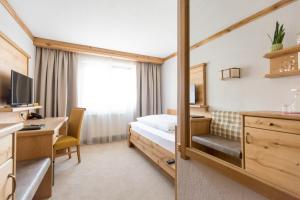 TV a/nebo společenská místnost v ubytování Hotel Gerbe