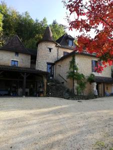 a large house with a driveway in front of it at Stargazer in Saint-Chamassy