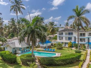 Bazén v ubytování Costarena Beach Hotel nebo v jeho okolí