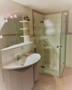 a bathroom with a sink and a shower at Drum &Dran in Kühlungsborn