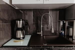 Facilități de preparat ceai și cafea la SK Apartments - Blue