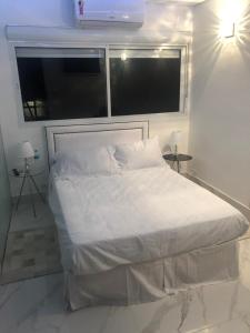 Postel nebo postele na pokoji v ubytování Apart Hotel Delphin Guaruja + 12 fotografií