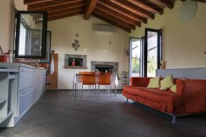 a living room with a red couch and a table at Caise in Castelnuovo Magra