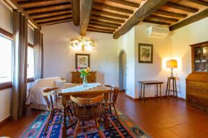 Posezení v ubytování Agriturismo Macciangrosso Casale Piccolomini + 37 fotografií