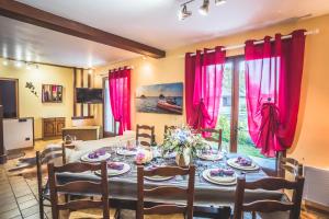 TV a/nebo společenská místnost v ubytování Gîte chez PAT