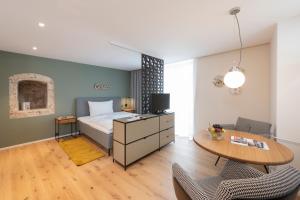 Uma cama ou camas num quarto em Hotel an der Aare Swiss Quality