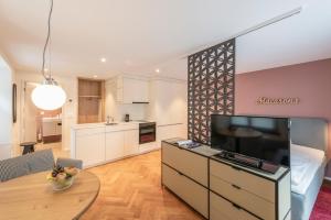 A cozinha ou kitchenette de Hotel an der Aare Swiss Quality