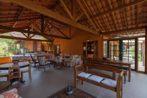 Un restaurante o sitio para comer en Pousada Mariza