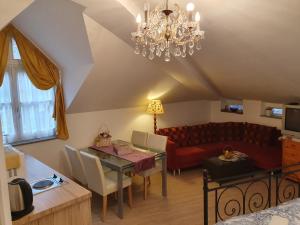 Gallery image of Karmelita Boutique Apartman in Sopron