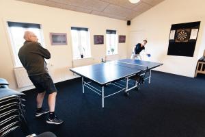 Stolní tenis v ubytování Klærke Hostel nebo okolí