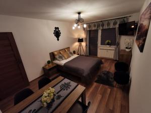 Łóżko lub łóżka w pokoju w obiekcie Apartament Krupówki Centrum