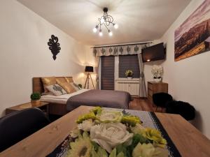 Łóżko lub łóżka w pokoju w obiekcie Apartament Krupówki Centrum