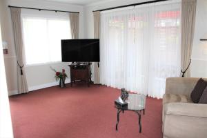 Televiisor ja/või meelelahutuskeskus majutusasutuses Lodge Bordeaux