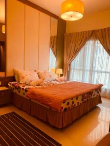 Ένα ή περισσότερα κρεβάτια σε δωμάτιο στο Qaiser Executive Stay East Lake Residence