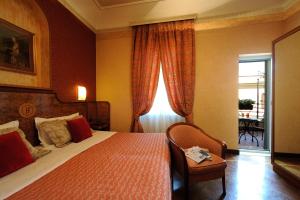 Cama ou camas em um quarto em Hotel Farnese