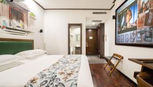 a hotel room with a bed and a bathroom at Nostalgia Hotel ( Beijing Temple of the Earth China International Exhibition Center) in Beijing