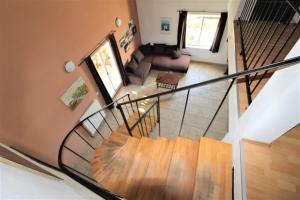 uma vista superior de uma escada numa casa em villa barisic em Drnis