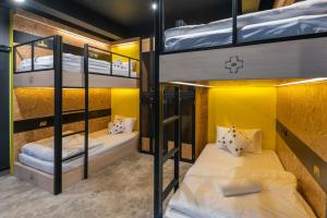 LOBSUEK Hostel客房内的一张或多张床位