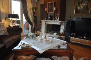a living room with a coffee table in front of a fireplace at Classic Apartment With Beautiful View in Kastoria