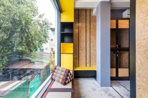 LOBSUEK Hostel的阳台或露台
