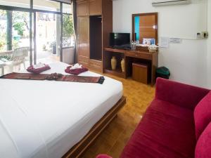 TV a/nebo společenská místnost v ubytování Lanta Garden Home