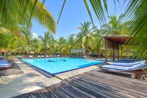Bazén v ubytování De Silva Palm Resort nebo v jeho okolí