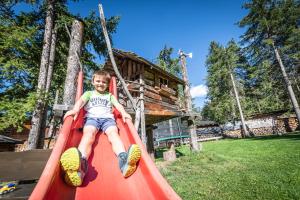 Otroci med bivanjem v nastanitvi Hotel Gardenazza
