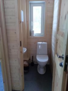 a small bathroom with a toilet and a sink at Kauksi Puhkemaja in Kauksi