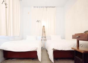 En eller flere senge i et værelse på Apartment Hotel Shinjuku