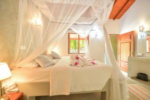 En eller flere senge i et værelse på De Silva Palm Resort