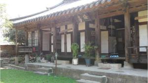 Gallery image of Goseong Choi Pilgan`s Old House in Goseong